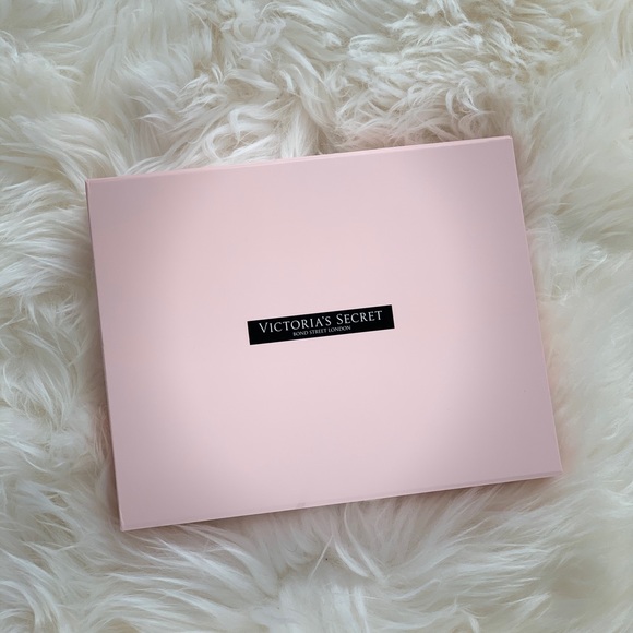 VS Satin Pillowcase + Eye mask gift set - Picture 2 of 4